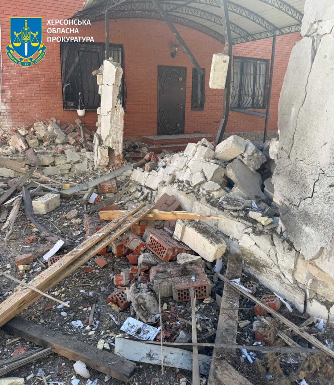 Через обстріл житлових кварталів Херсона загинув чоловік