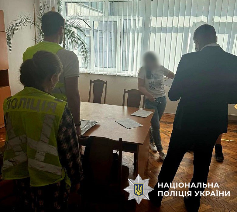 У Києві директорку та бухгалтерку ліцею підозрюють у розкраданні 11,5 млн гривень