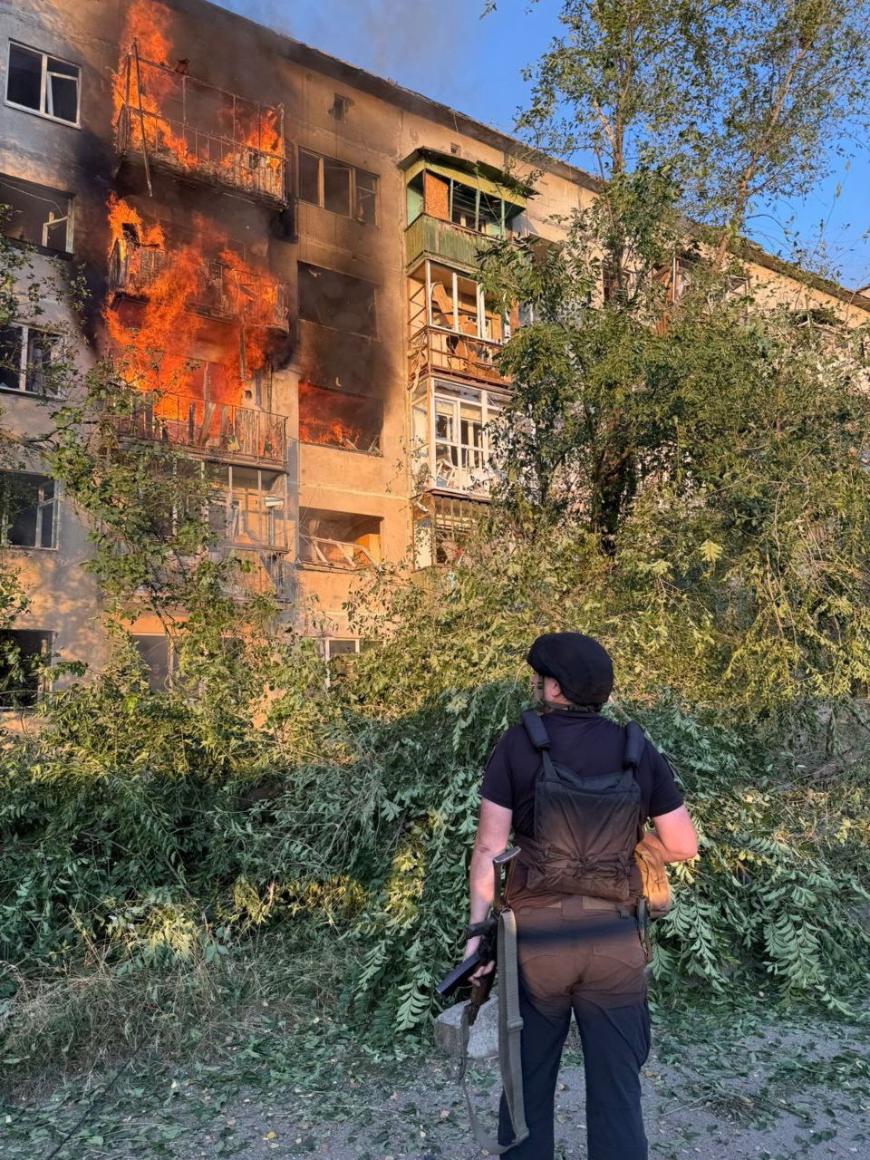 Костянтинівка під масованим обстрілом: десятки будівель зруйновано, є поранений - фото 3