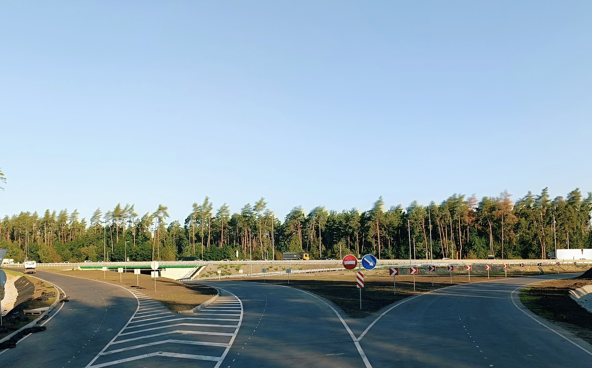 На дорозі Київ-Одеса триває будівництво шляхопроводу - фото 2