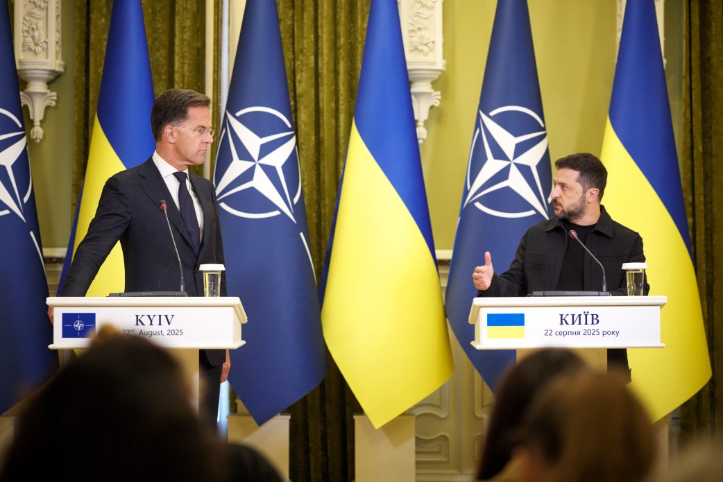 Зеленський розповів про зустріч з Генсеком НАТО - фото 5