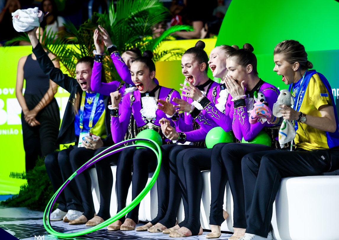 Українські гімнастки вибороли історичне «золото» Чемпіонату світу - фото 3