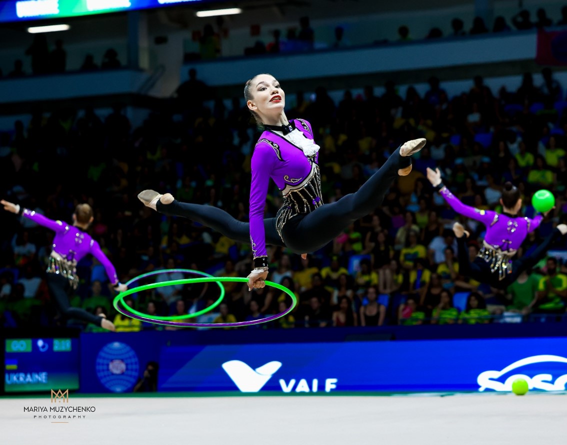 Українські гімнастки вибороли історичне «золото» Чемпіонату світу - фото 4