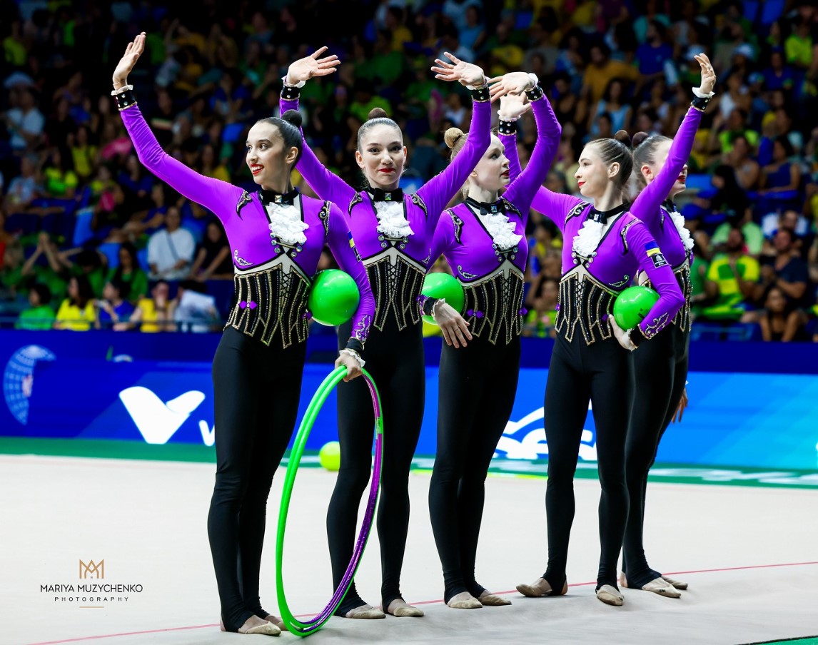 Українські гімнастки вибороли історичне «золото» Чемпіонату світу