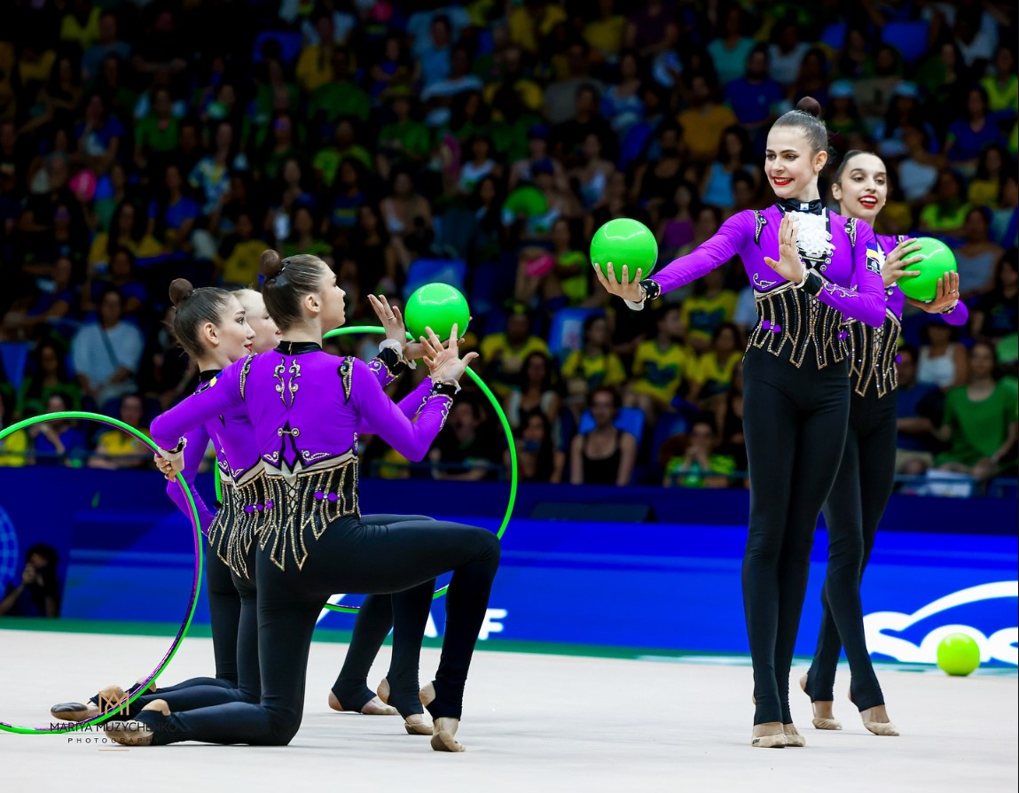 Українські гімнастки вибороли історичне «золото» Чемпіонату світу - фото 2