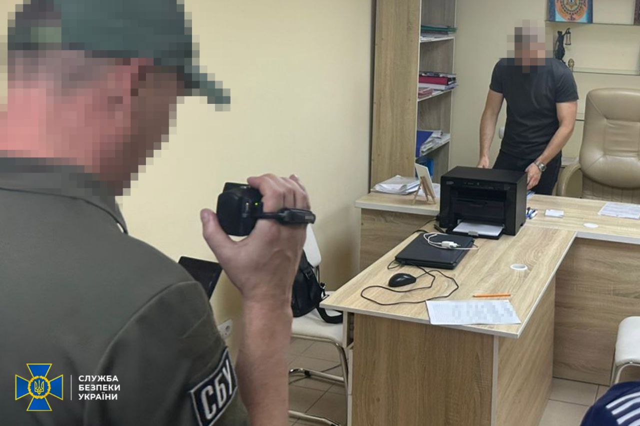 «Сімейний підряд» адвокатів у Запоріжжі займався схемами для ухилянтів - фото 2