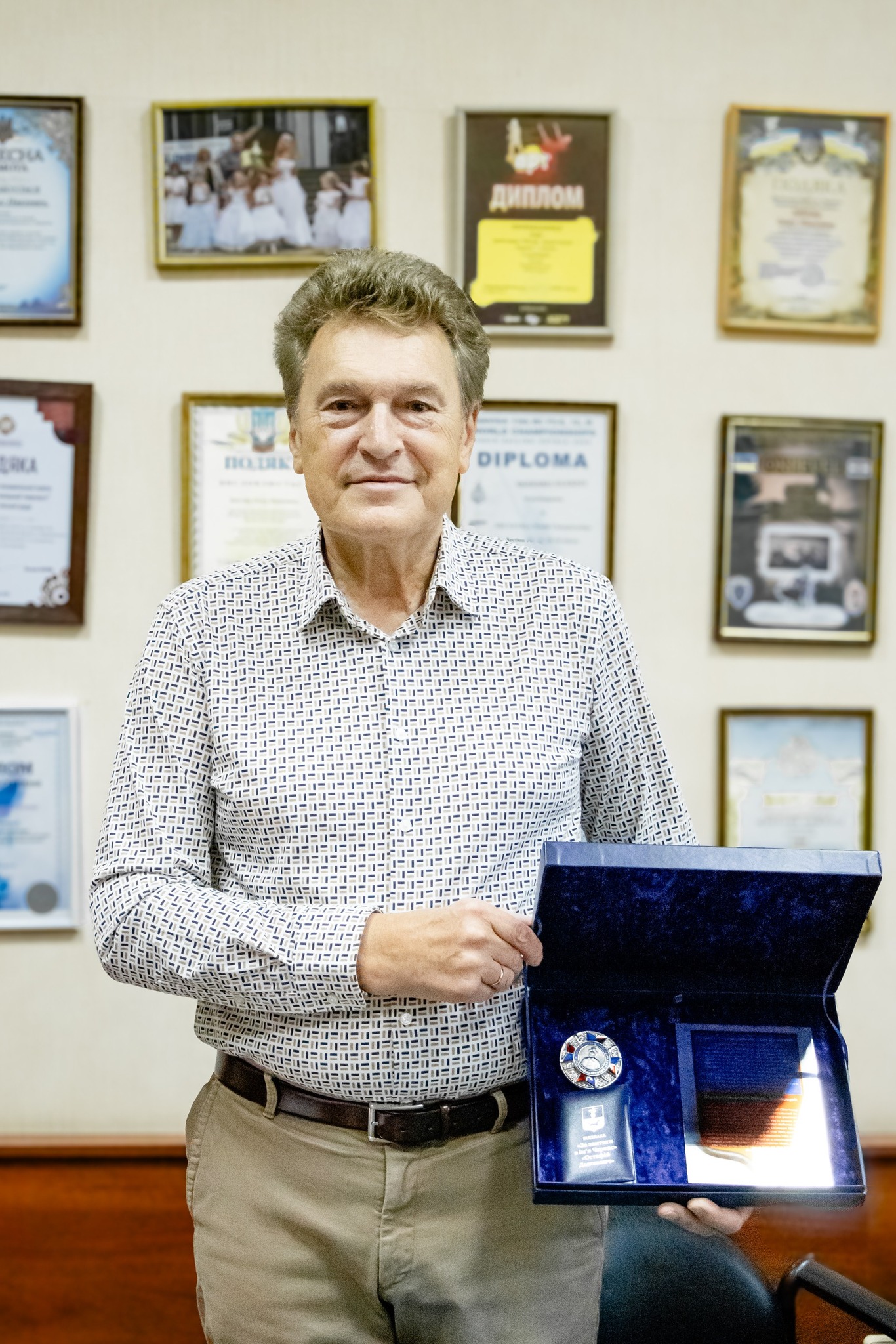 Директор ЦДЮТ Олег Забєлін отримав відзнаку «За звитяги в ім’я Черкас»