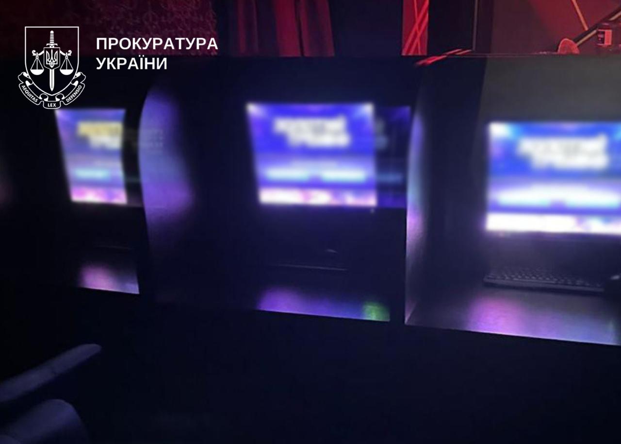 Експравоохоронці з Вінниччини організували підпільне «казино» у Києві та заробляли по пів мільйона на день - фото 2