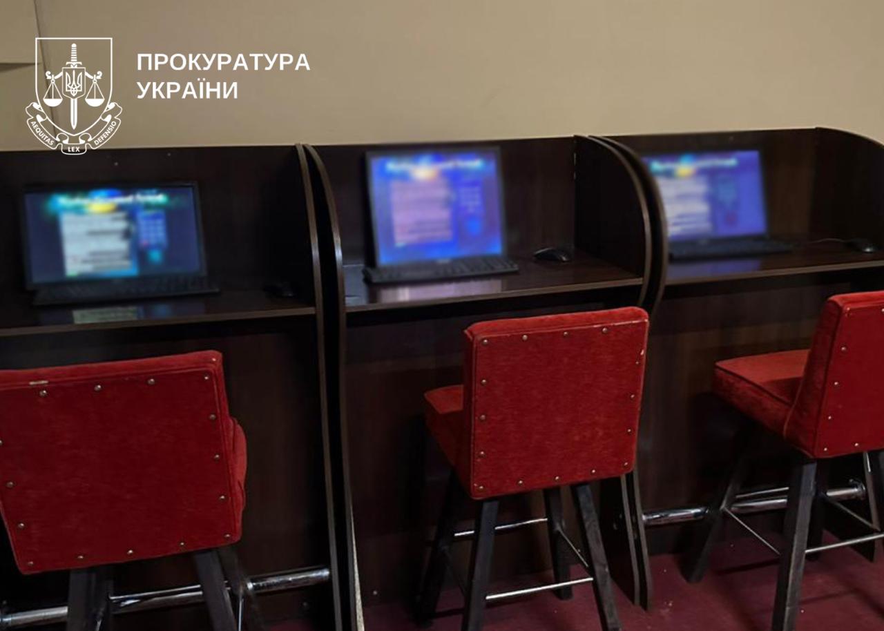 Експравоохоронці з Вінниччини організували підпільне «казино» у Києві та заробляли по пів мільйона на день