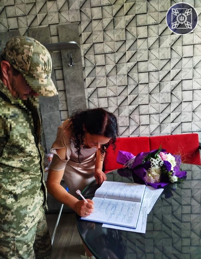 Весілля у колонії: військовослужбовець одружився з жінкою, що відбуває покарання