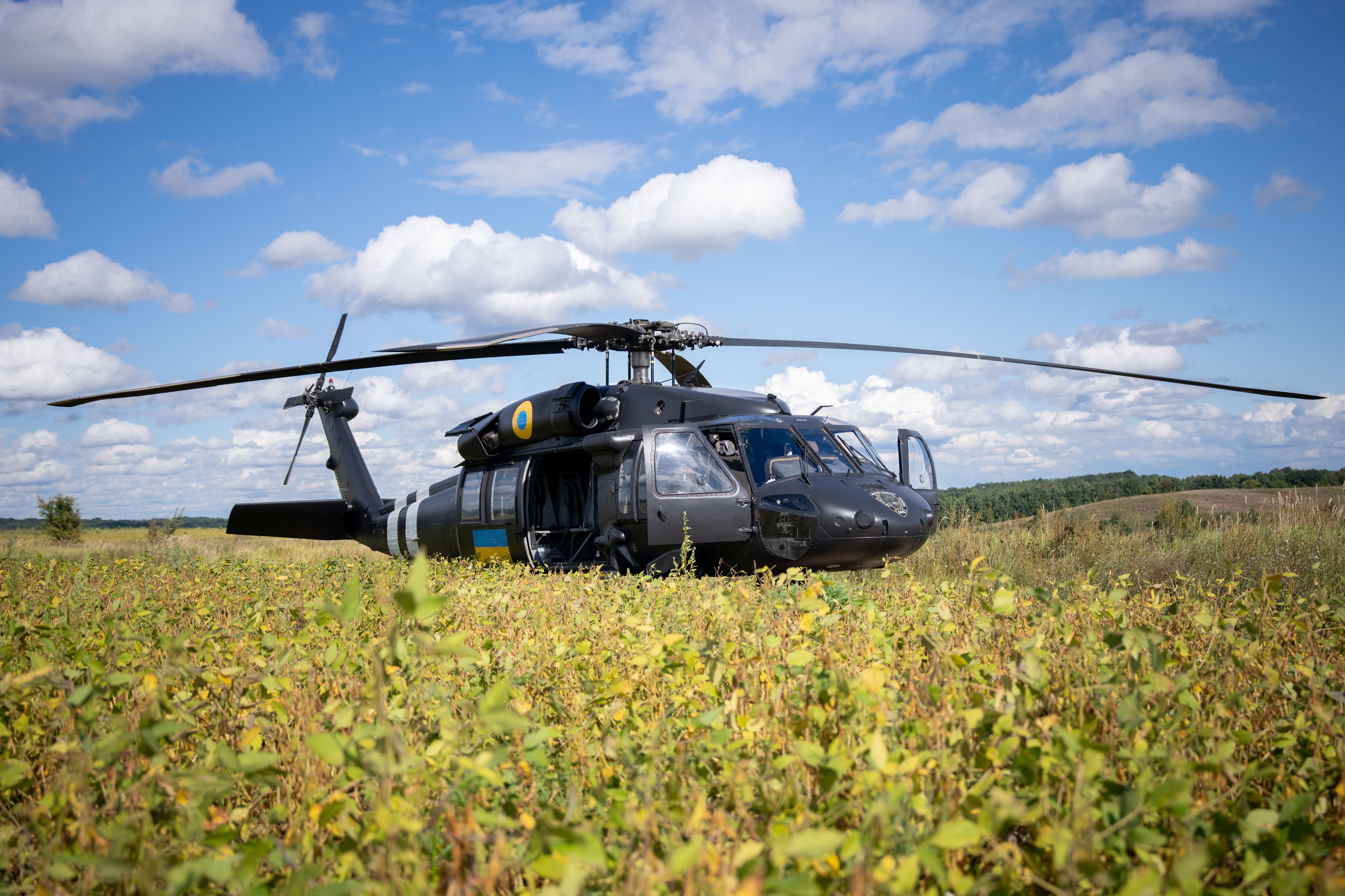 Чеські волонтери подарували українським розвідникам гелікоптер Black Hawk - фото 3