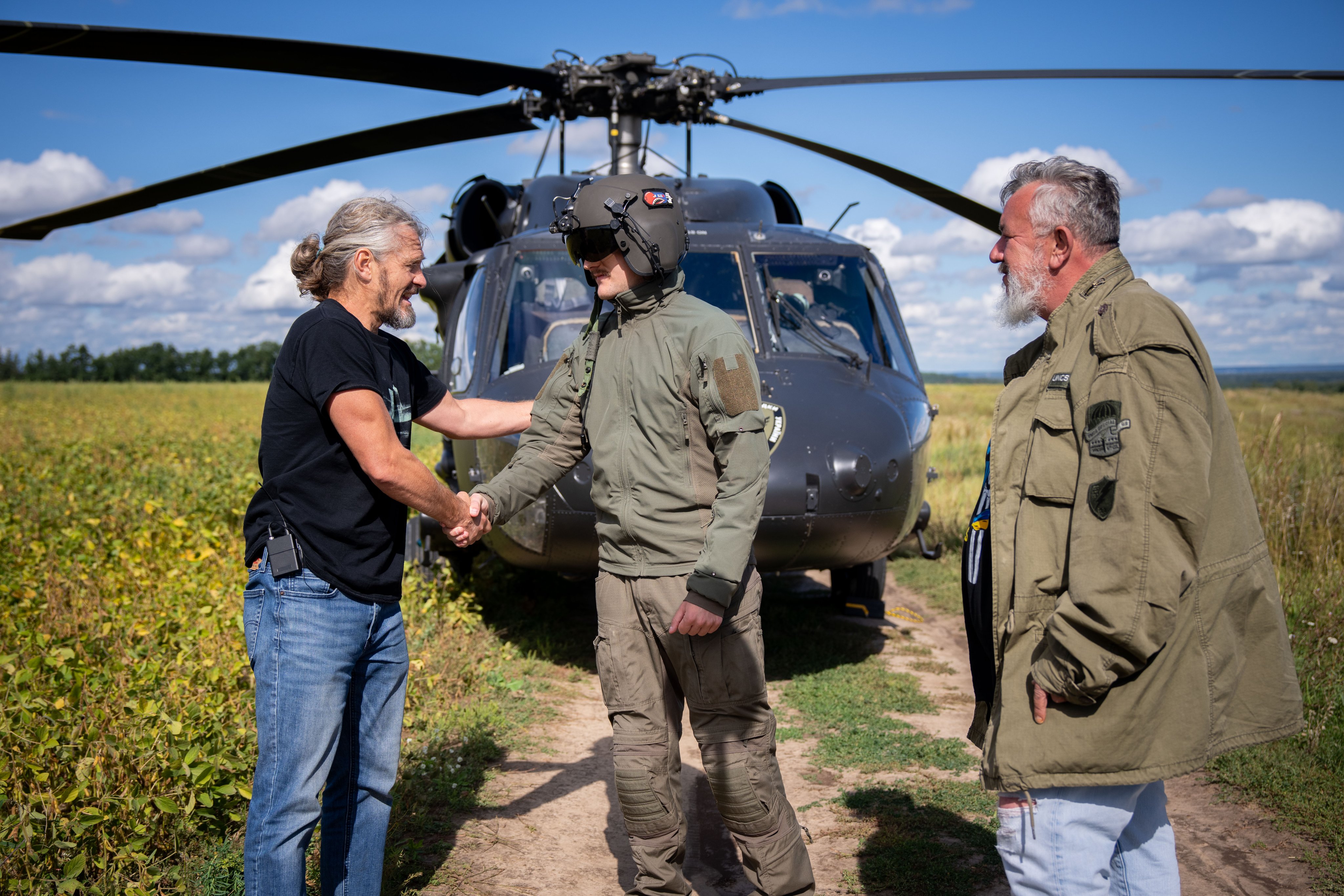 Чеські волонтери подарували українським розвідникам гелікоптер Black Hawk - фото 2