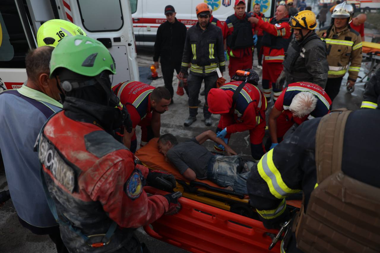 Десятки постраждалих та 4 загиблих: Росія завдала комбінованого удару по Києву