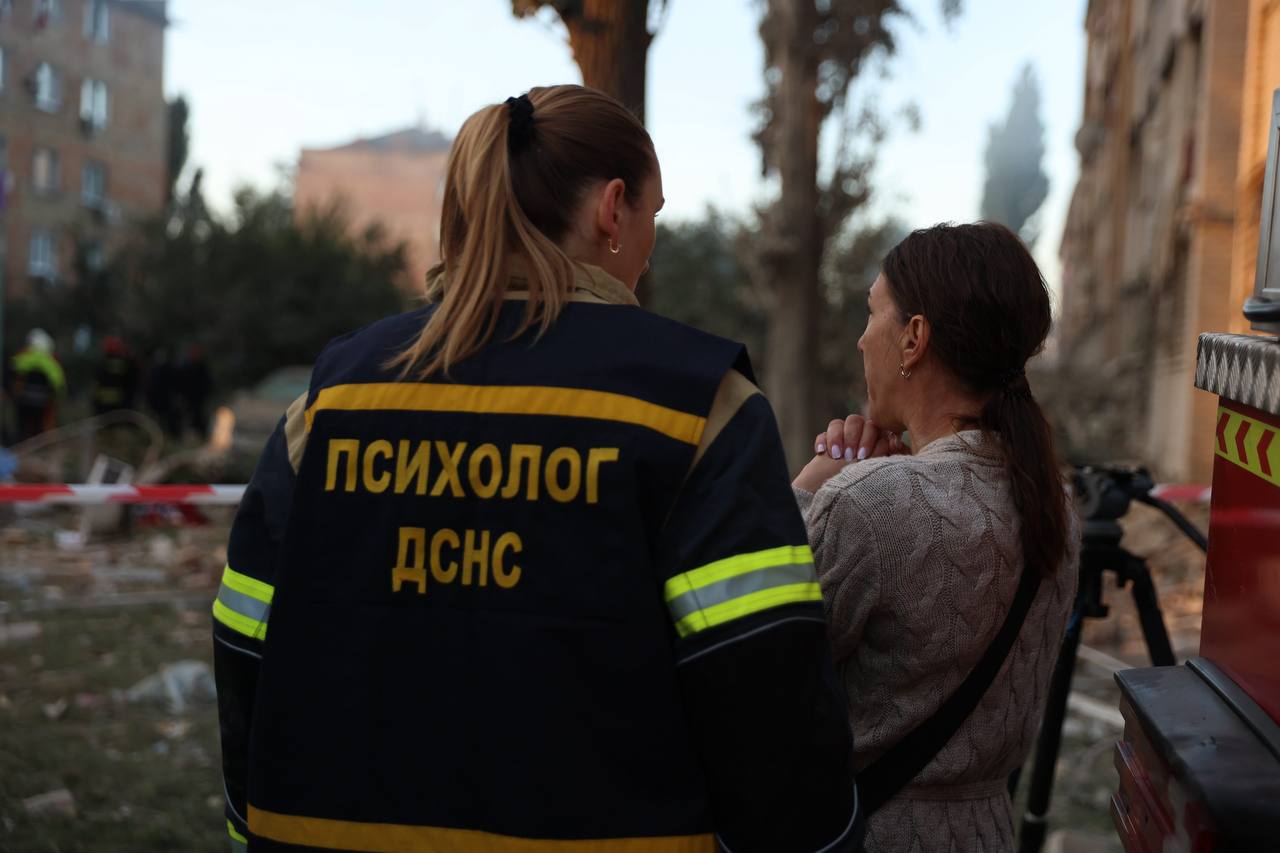 Десятки постраждалих та 4 загиблих: Росія завдала комбінованого удару по Києву - фото 2