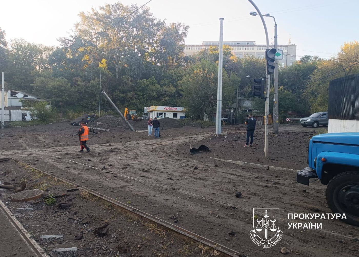 У столиці відомо про 10 загиблих, триває розбір завалів - фото 5