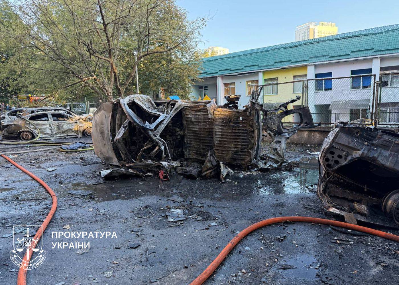 У столиці відомо про 10 загиблих, триває розбір завалів - фото 7