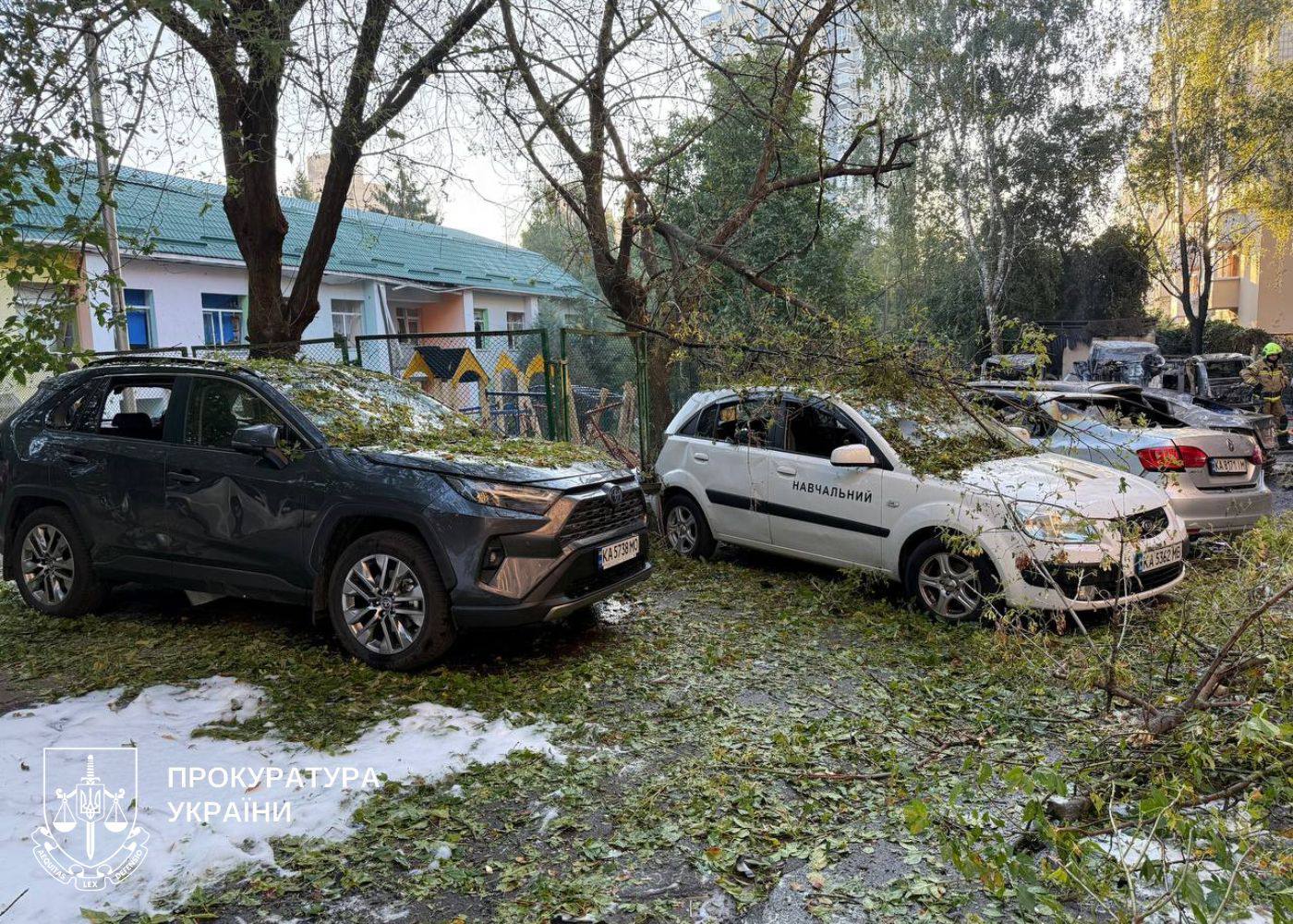 У столиці відомо про 10 загиблих, триває розбір завалів - фото 8