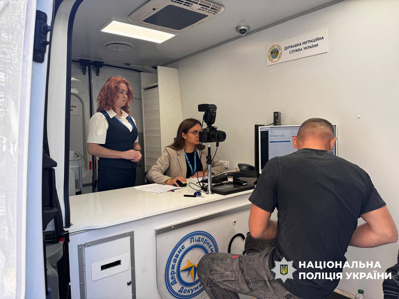 У Дарницькому районі працюють бригади з відновлення документів для постраждалих
