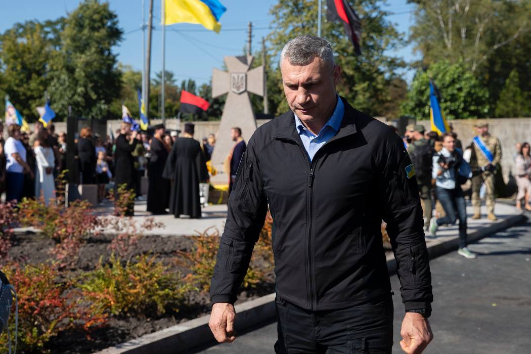 На Берковецькому міському кладовищі відкрили другий Меморіальний монумент на алеї почесних поховань - фото 3