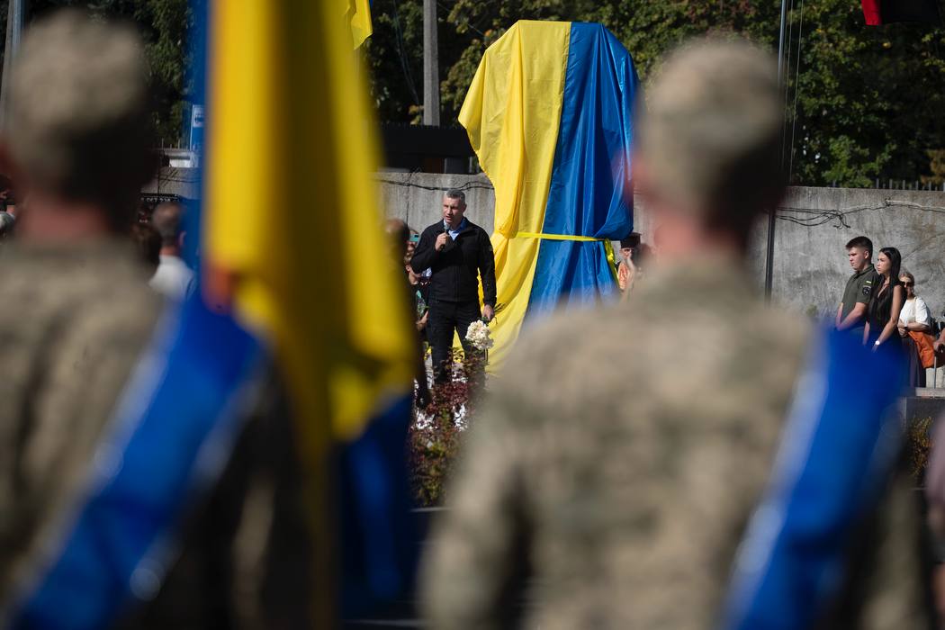 На Берковецькому міському кладовищі відкрили другий Меморіальний монумент на алеї почесних поховань - фото 5