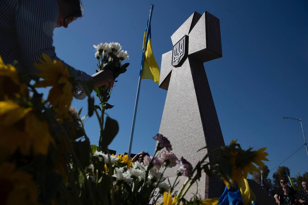 На Берковецькому міському кладовищі відкрили другий Меморіальний монумент на алеї почесних поховань