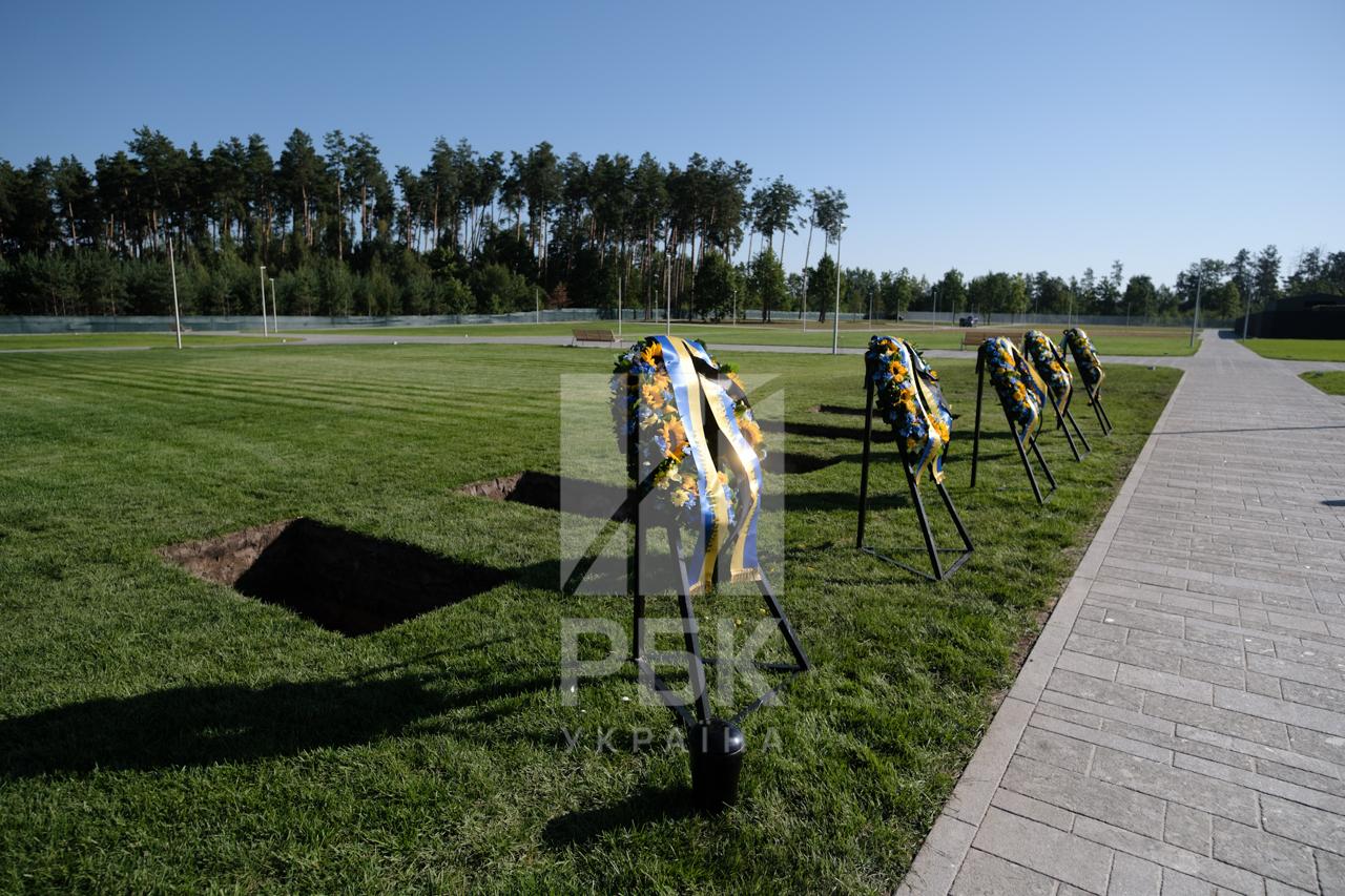 Перші поховання відбулися на Національному військовому кладовищі - фото 2