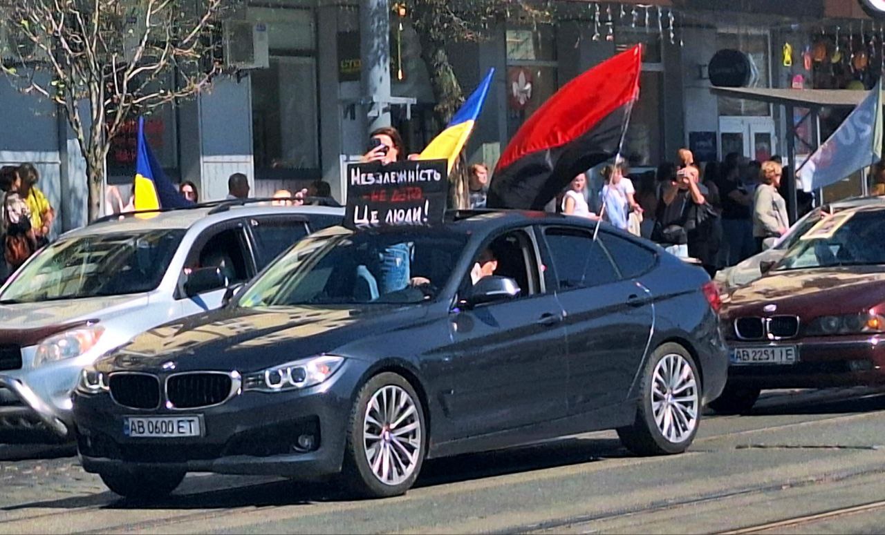 Соняшники скорботи: День пам’яті загиблих захисників України - фото 2