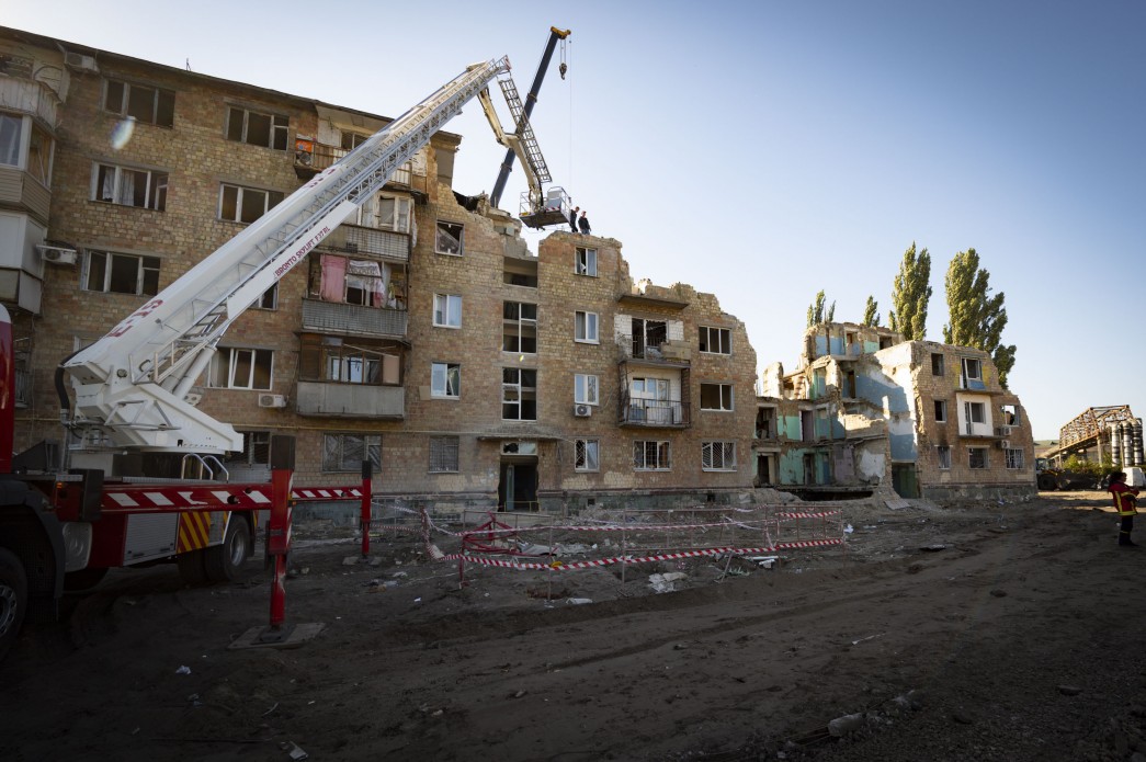 У Києві завершили розбирати завали на місці ракетного удару і назвали кількість загиблих. Фото - фото 3