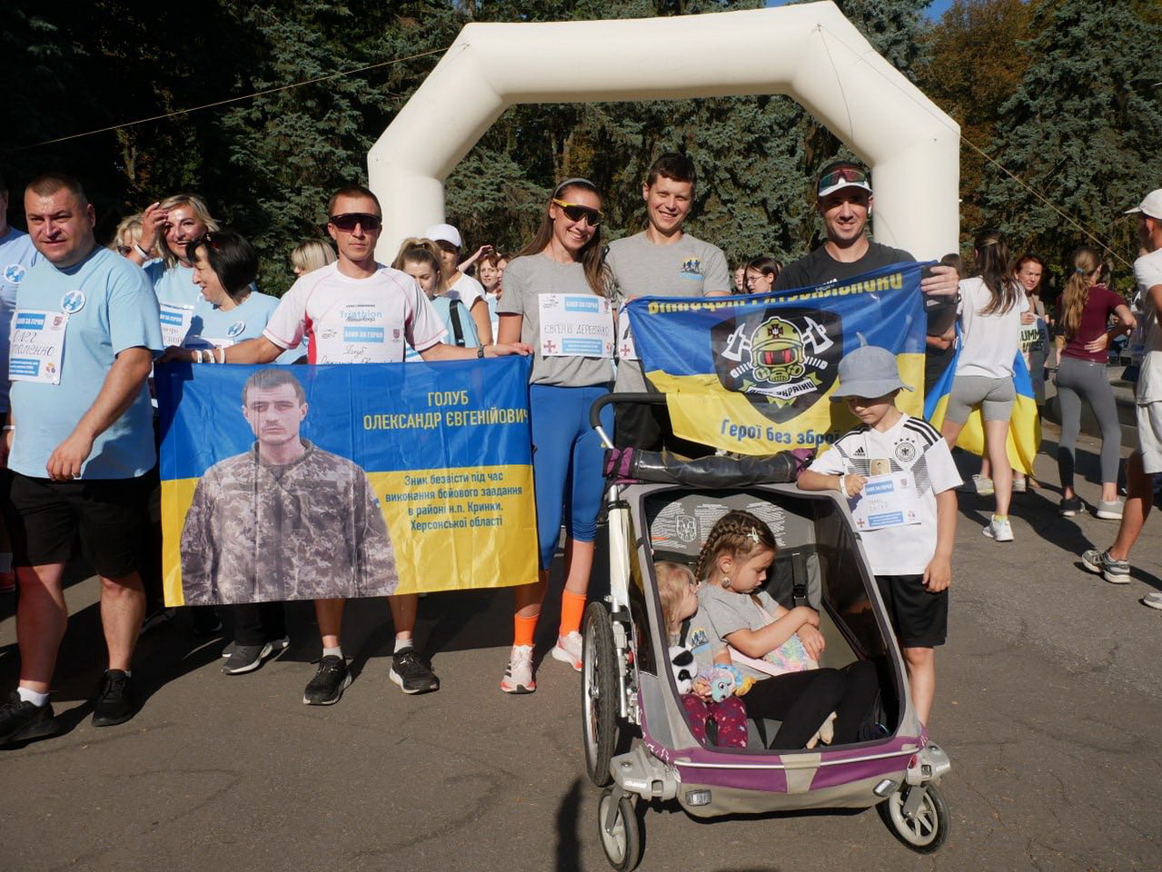 У Вінниці понад тисячу людей долучилися до забігу «Шаную воїнів, біжу за героїв України» - фото 19