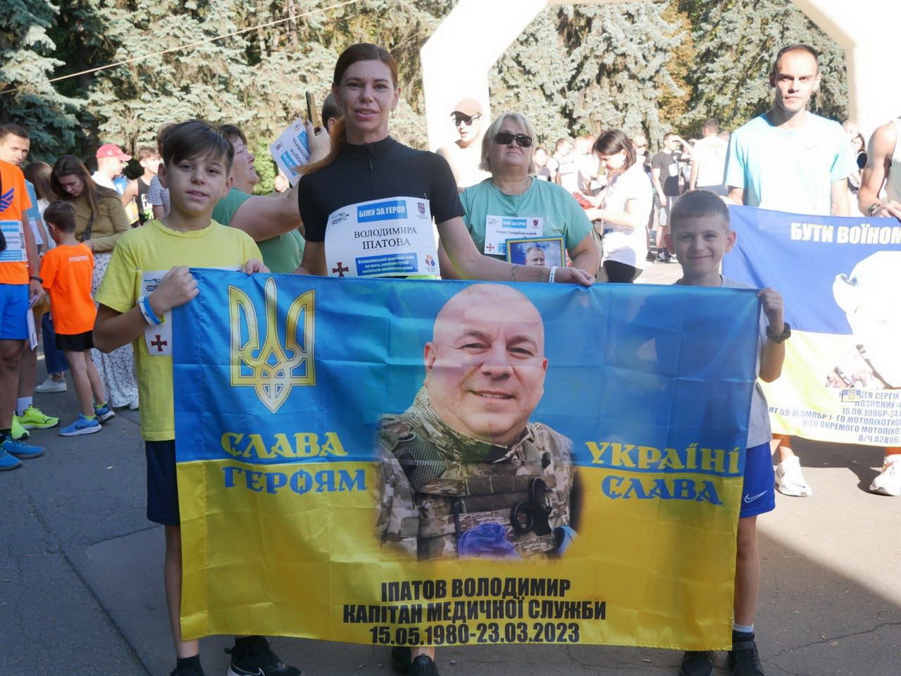 У Вінниці понад тисячу людей долучилися до забігу «Шаную воїнів, біжу за героїв України» - фото 20