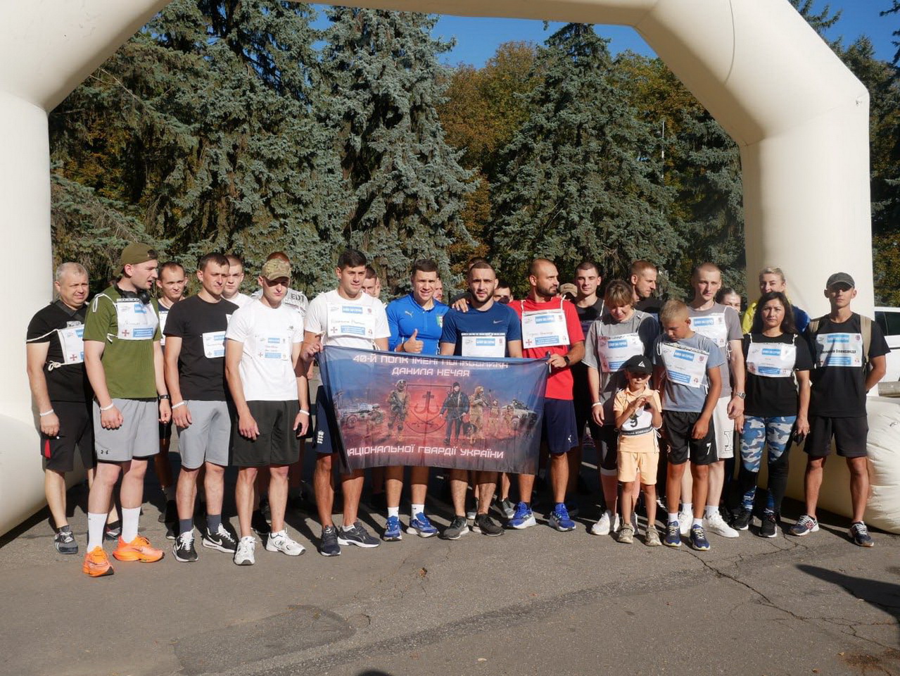 У Вінниці понад тисячу людей долучилися до забігу «Шаную воїнів, біжу за героїв України» - фото 24