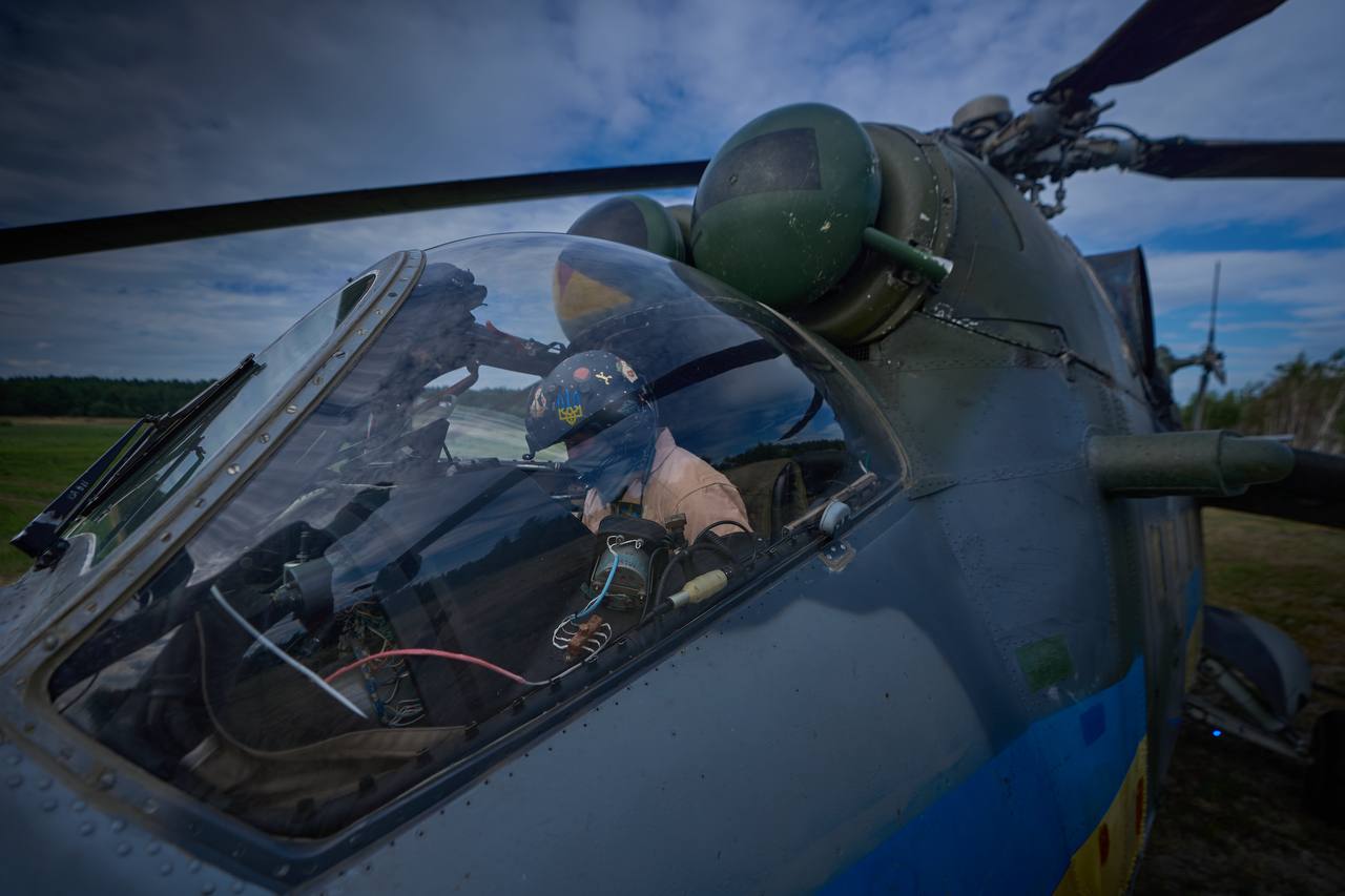 Зеленський привітав українців із Днем авіації - фото 3