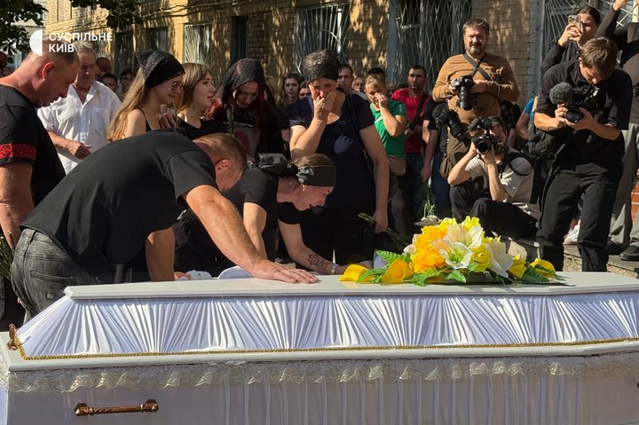 У Києві попрощалися з мамою та її 2-річною донькою, які загинули під час атаки РФ - фото 2