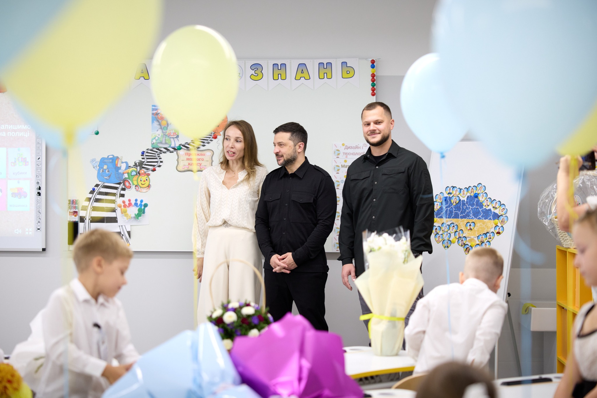 Президент України зустрів перше вересня разом зі школярами на Київщині - фото 2