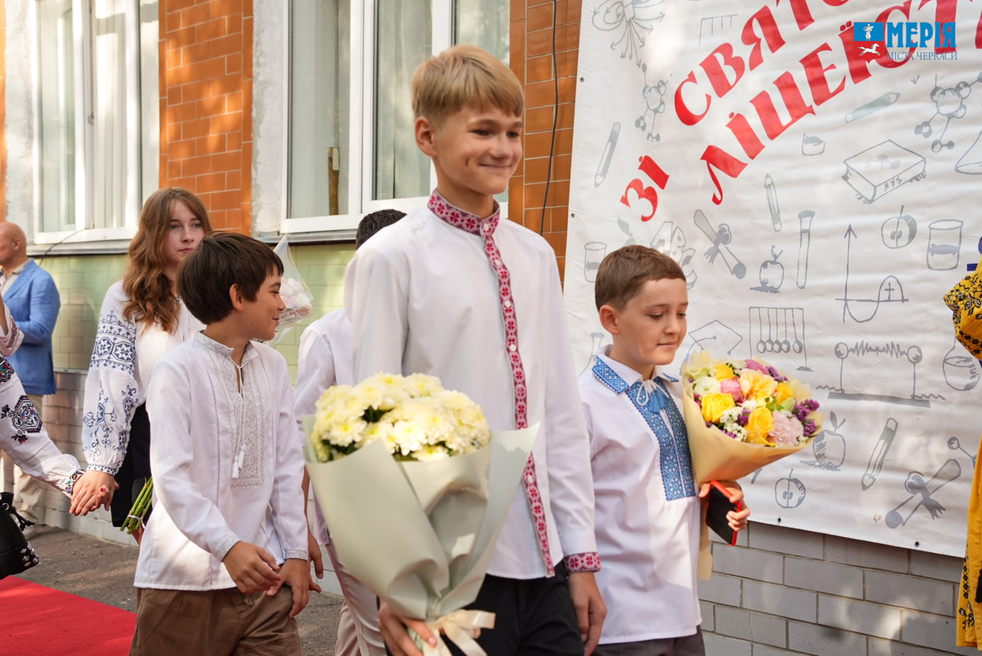Свято першого дзвоника відбулось у ліцеї «ФІМЛІ», який нещодавно перепрофілювали у науковий - фото 4