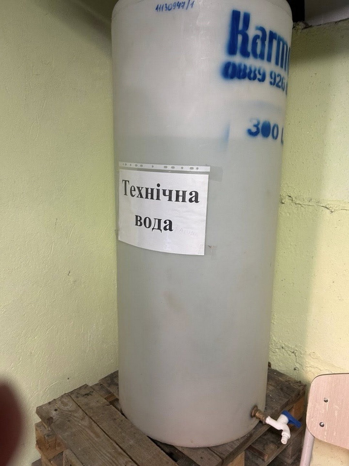 Прострочені продукти та відсутність води: у Вінниці перевірили укриття в ліцеях - фото 3