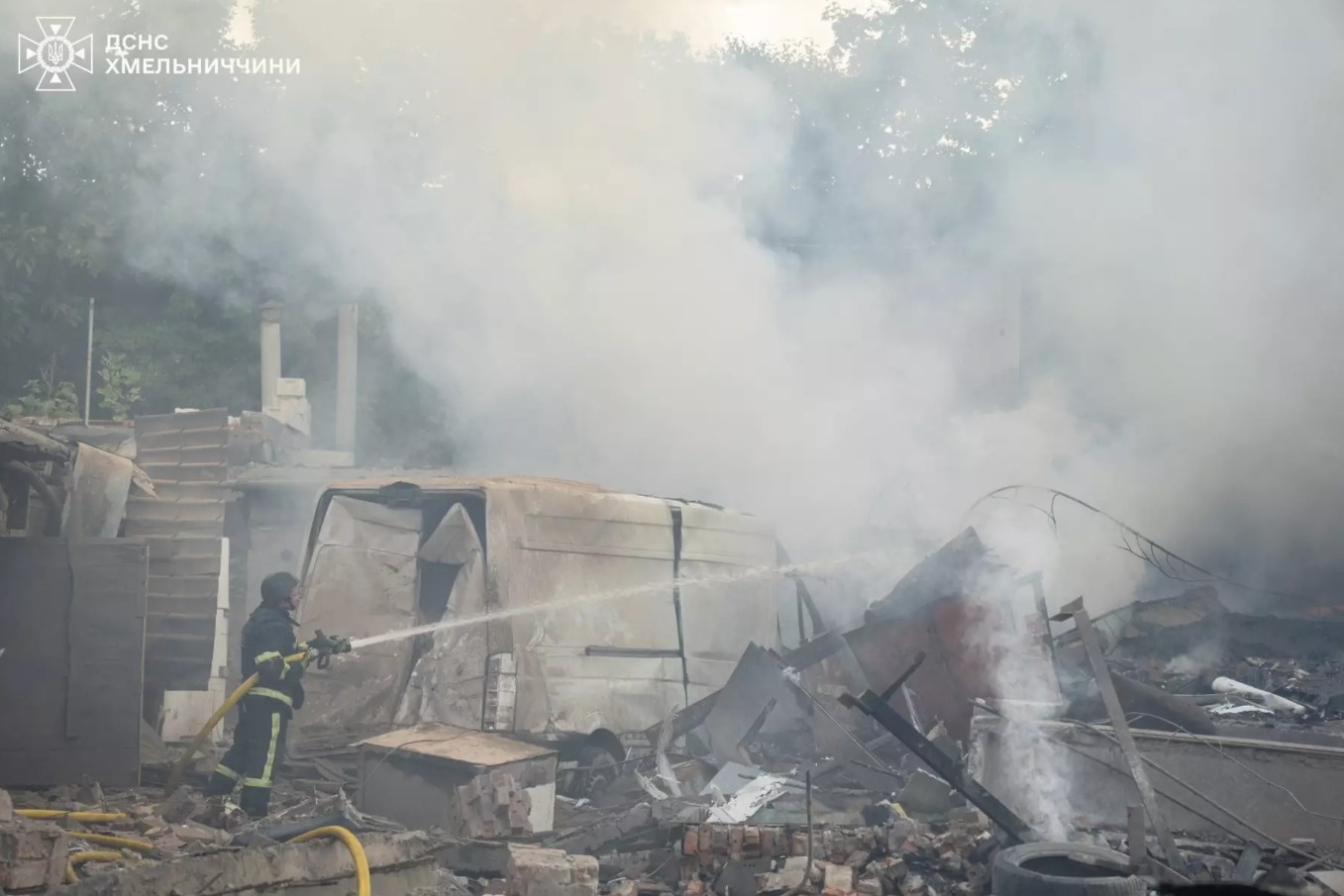 Хмельниччину вночі та зранку атакували дрони і ракети