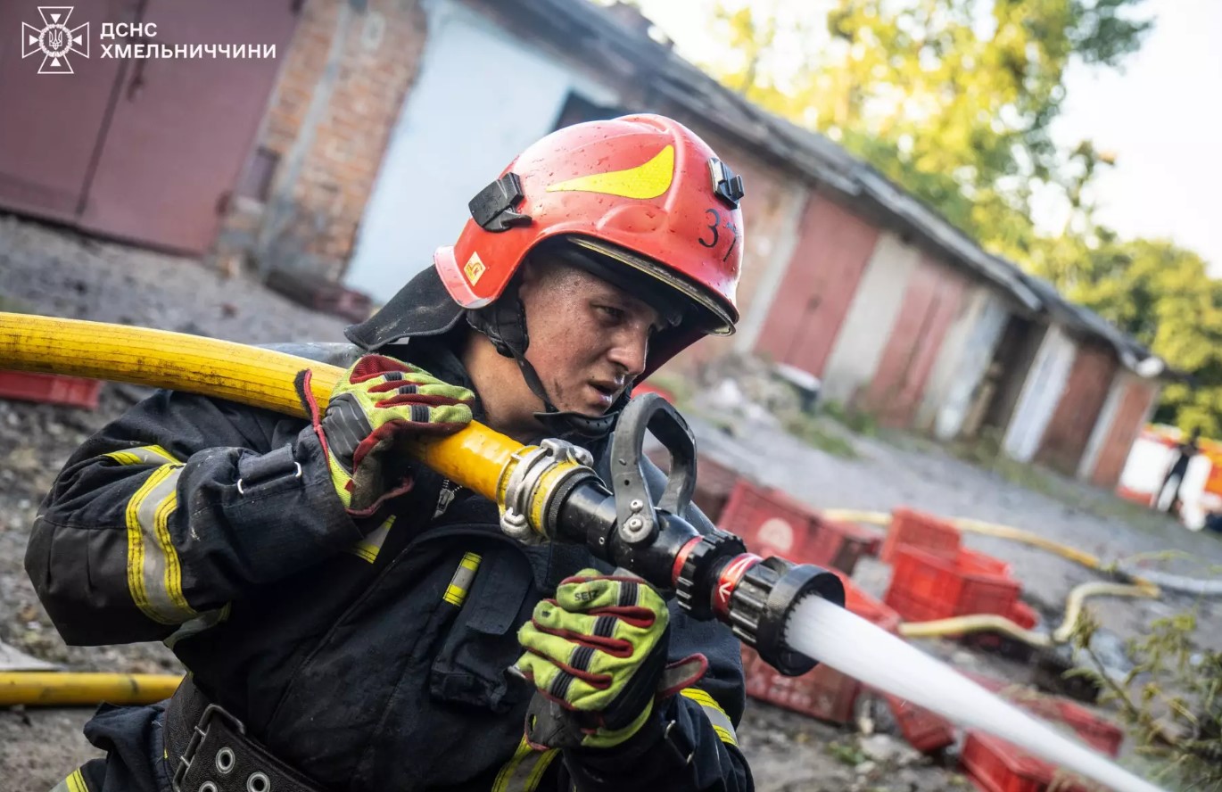 Хмельниччину вночі та зранку атакували дрони і ракети - фото 4