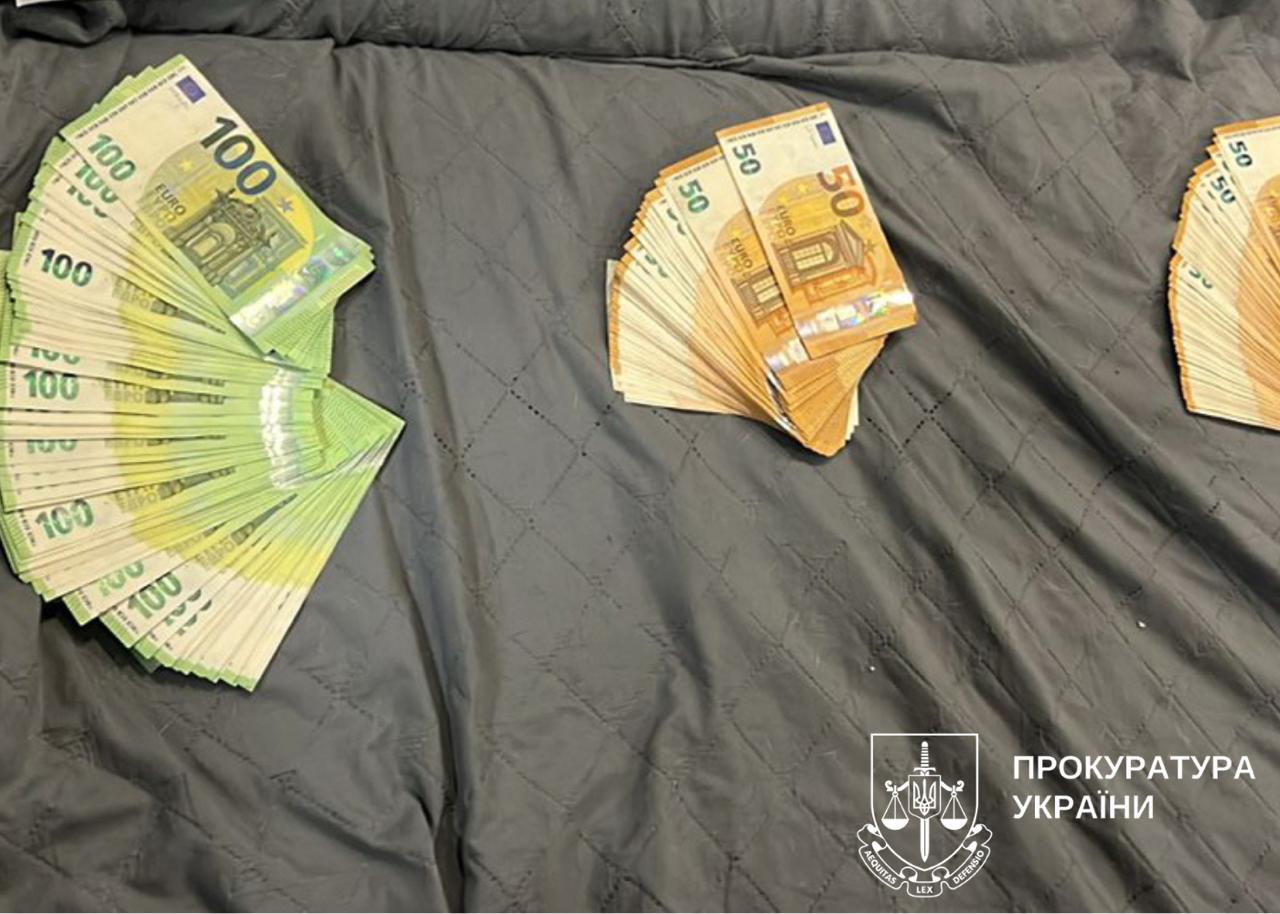 В Києві за 15 тисяч євро військовозобов’язаних «бронювали» у виші - фото 4