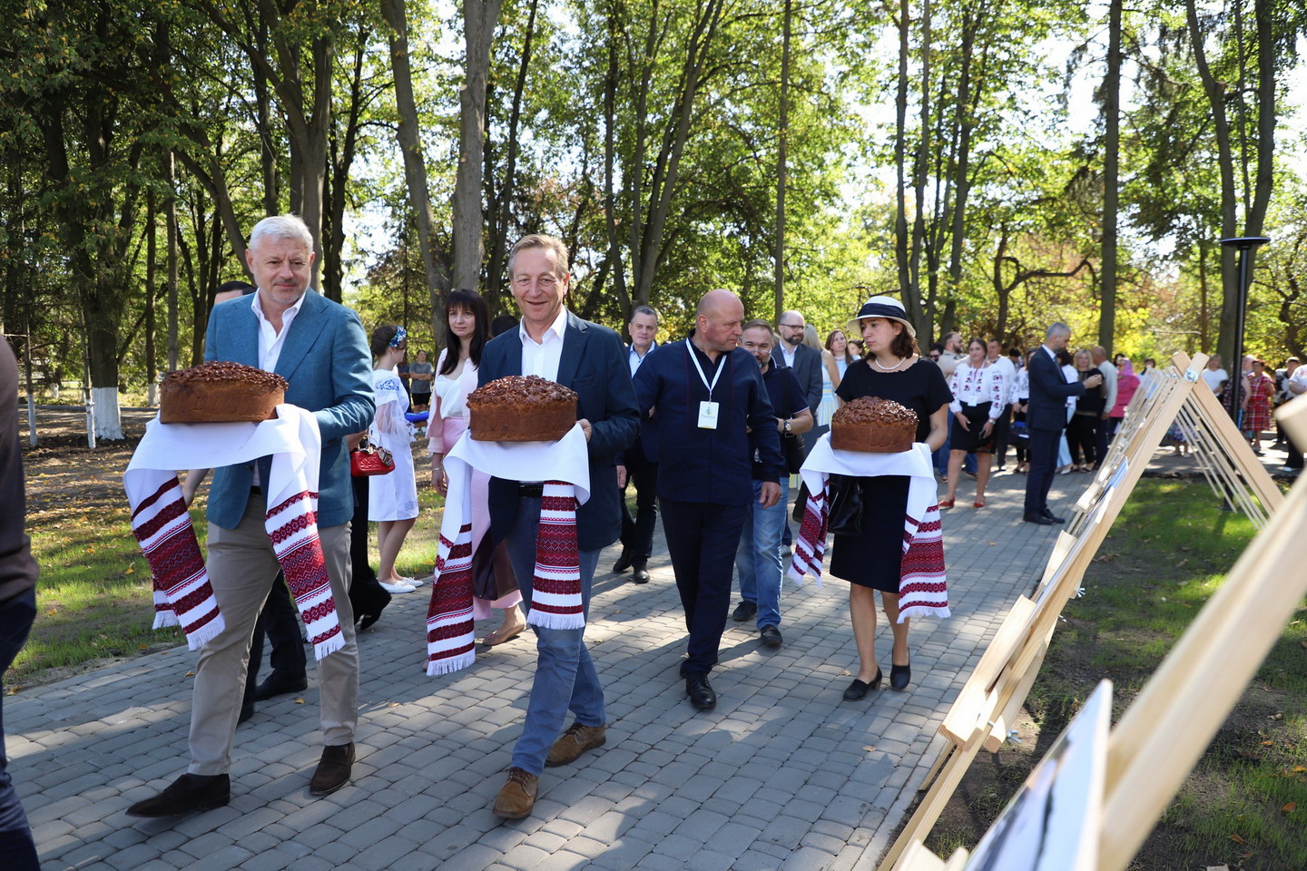 У громаді на Вінниччині 14 родин ВПО отримали ключі від нових смарт-квартир - фото 5
