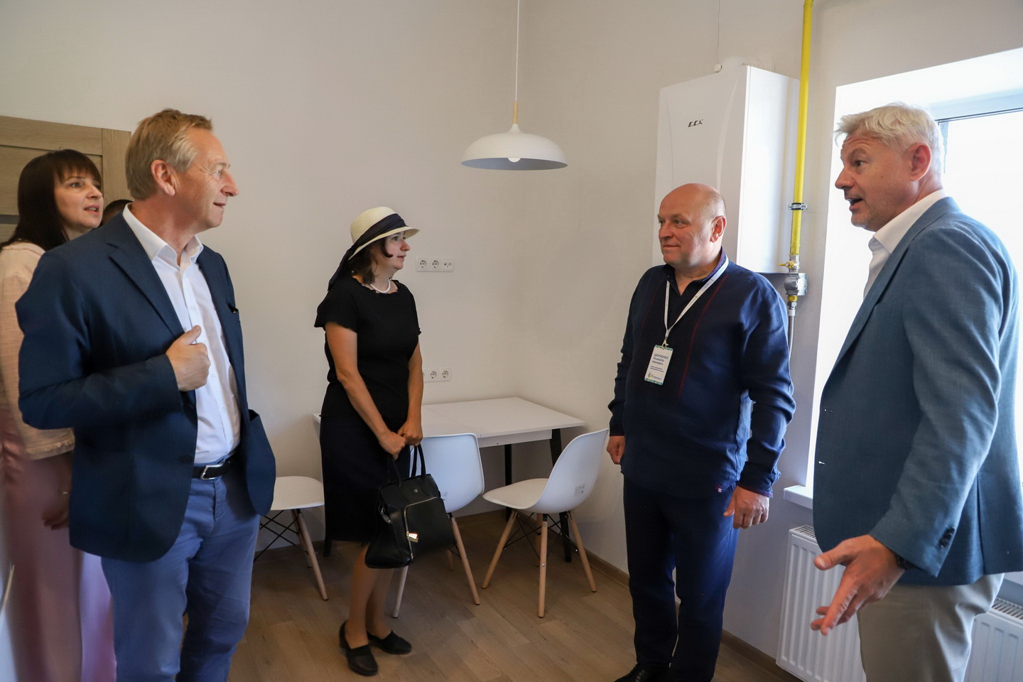 У громаді на Вінниччині 14 родин ВПО отримали ключі від нових смарт-квартир - фото 11