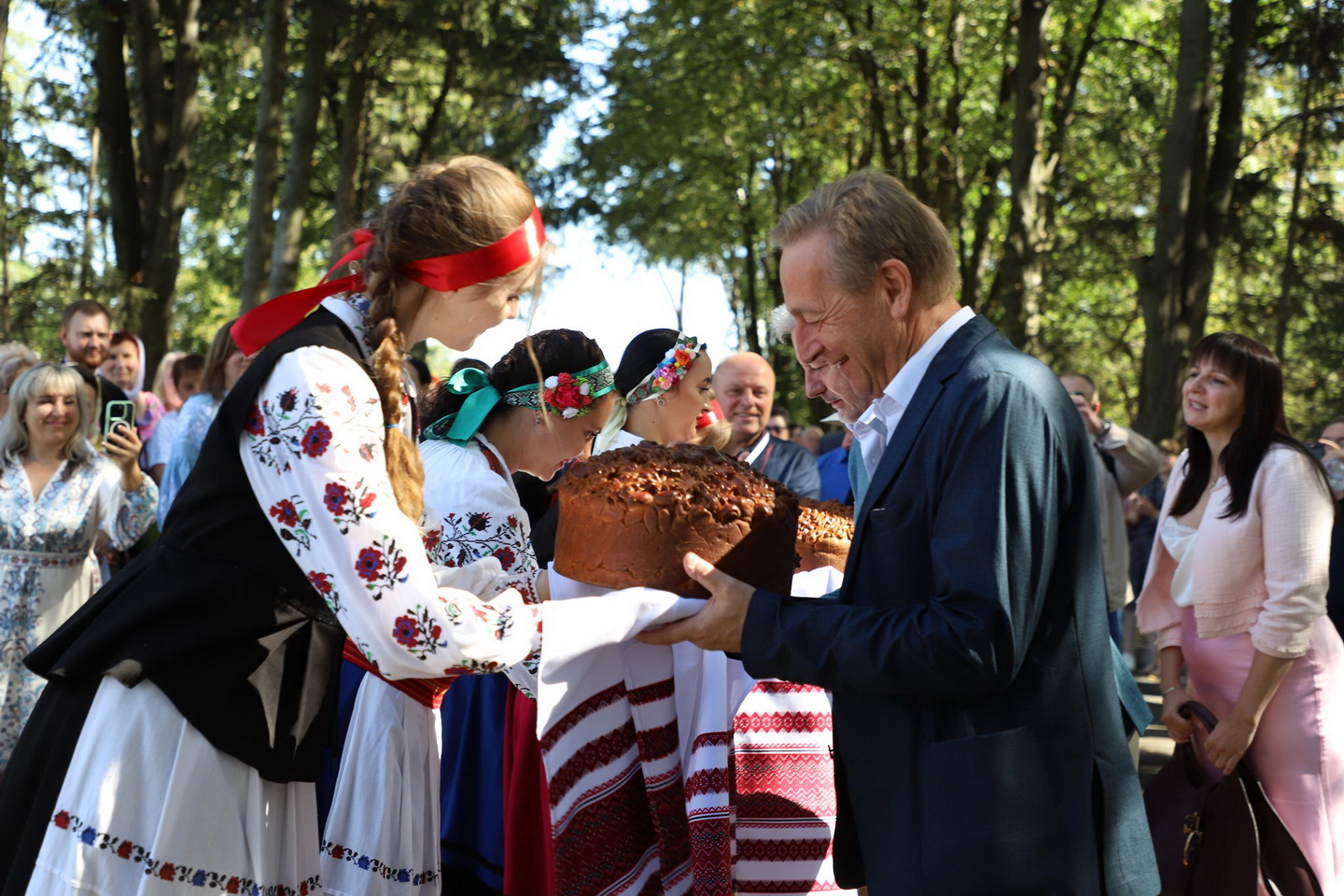 У громаді на Вінниччині 14 родин ВПО отримали ключі від нових смарт-квартир - фото 34