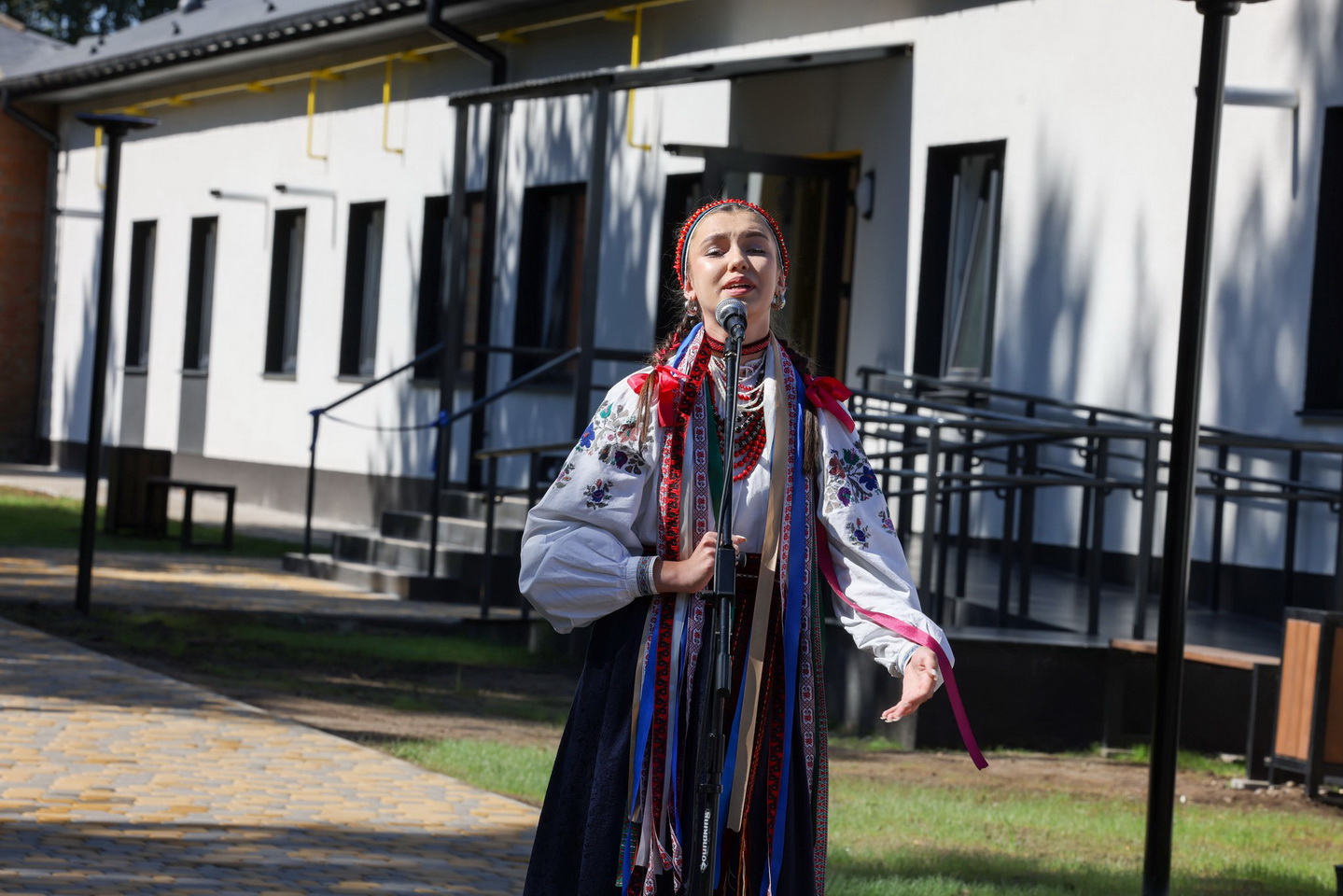 У громаді на Вінниччині 14 родин ВПО отримали ключі від нових смарт-квартир - фото 37
