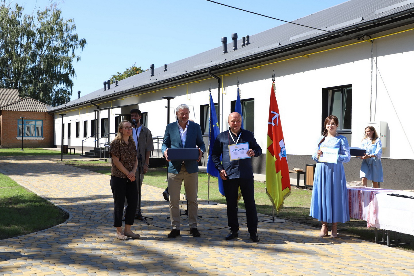 У громаді на Вінниччині 14 родин ВПО отримали ключі від нових смарт-квартир - фото 46