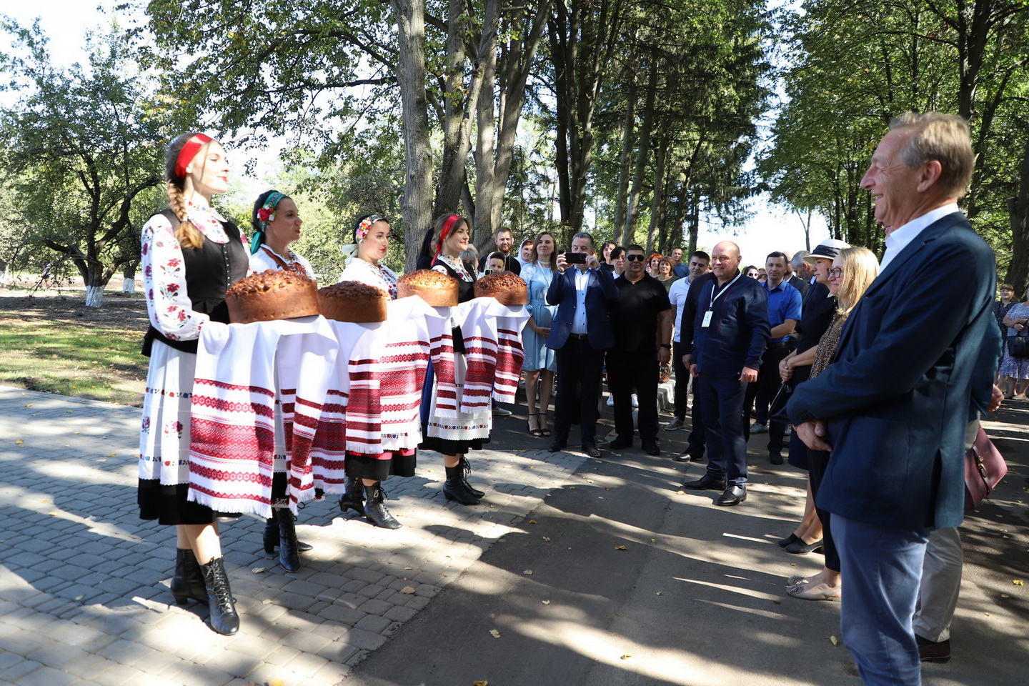 У громаді на Вінниччині 14 родин ВПО отримали ключі від нових смарт-квартир - фото 47