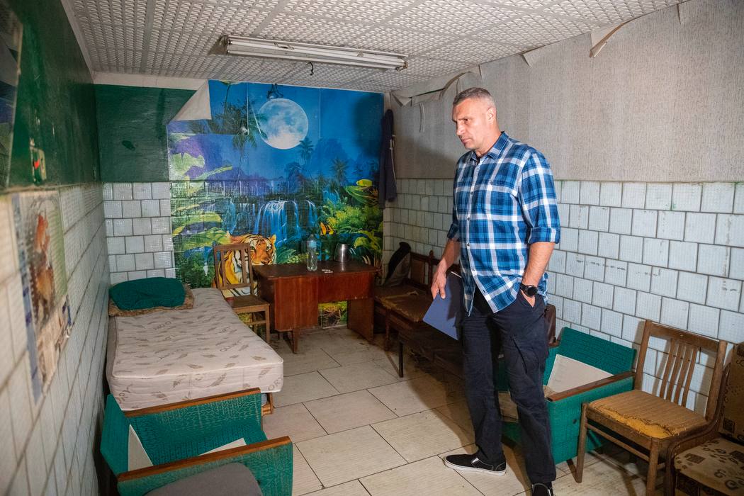 Кличко з делегацією оглянув невпорядковані укриття на Солом’янці - фото 2