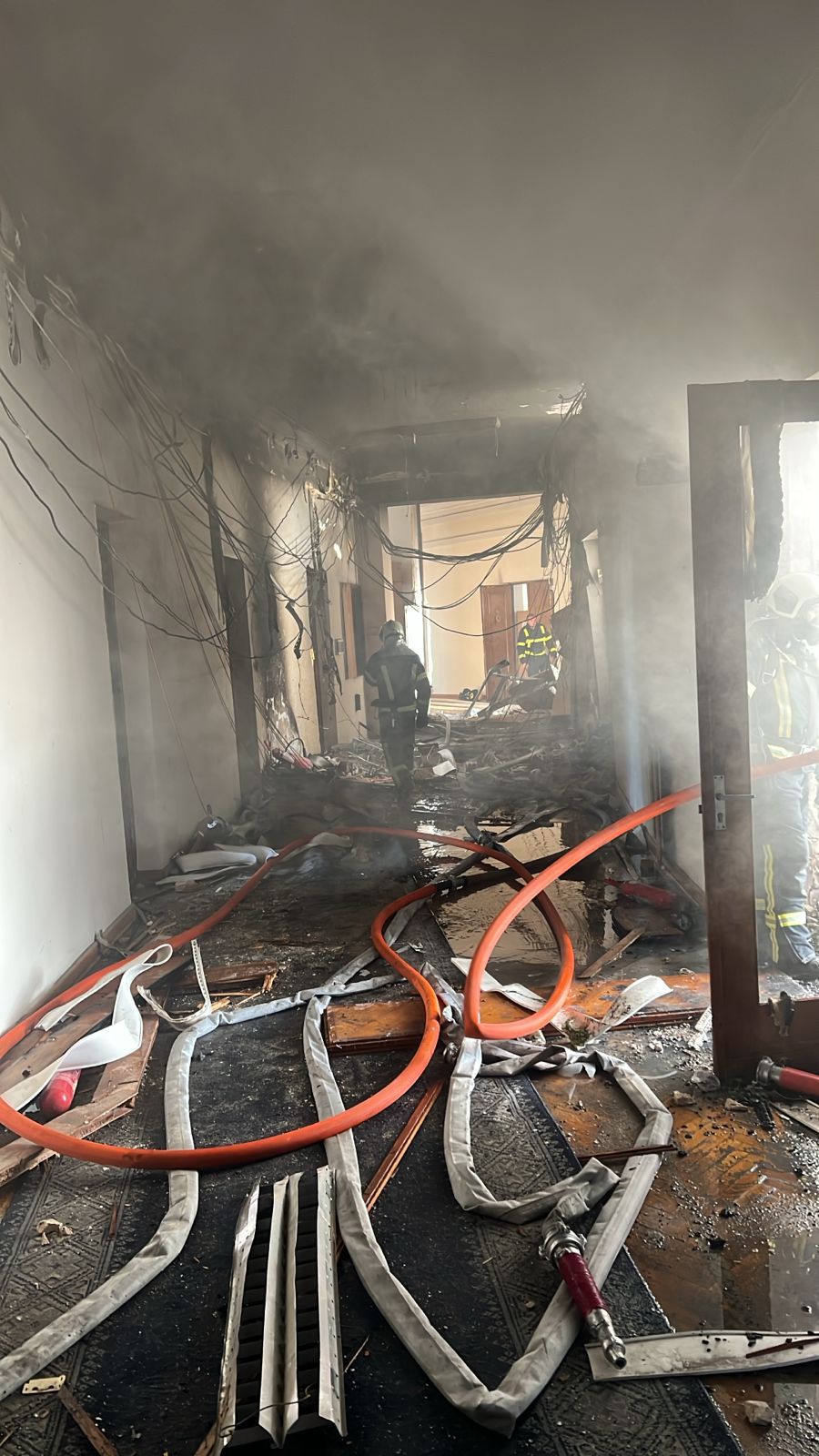 У Києві після удару росіян горіла будівля уряду
