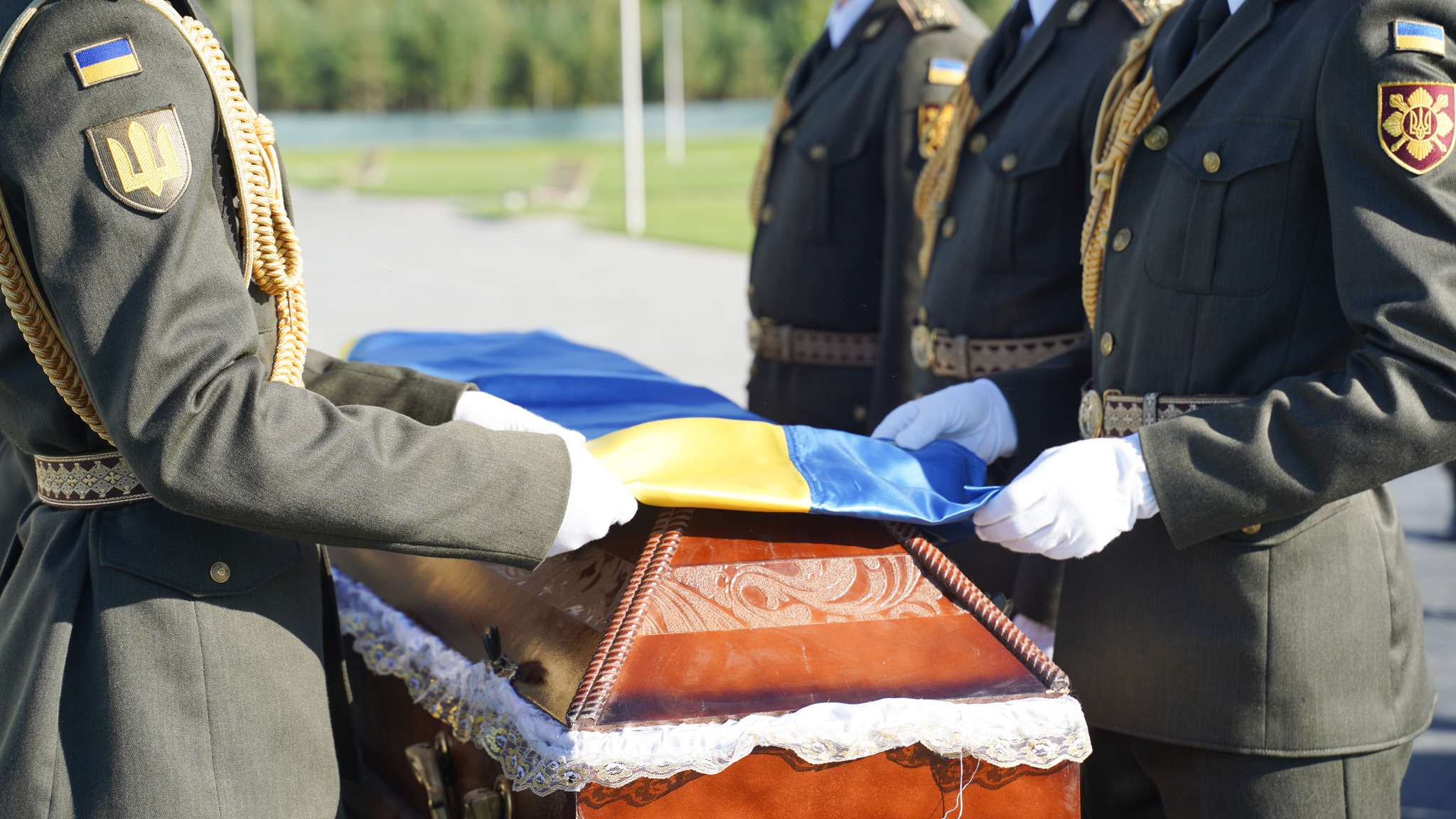 На Національному військовому меморіальному кладовищі поховали ще 17 захисників України - фото 8