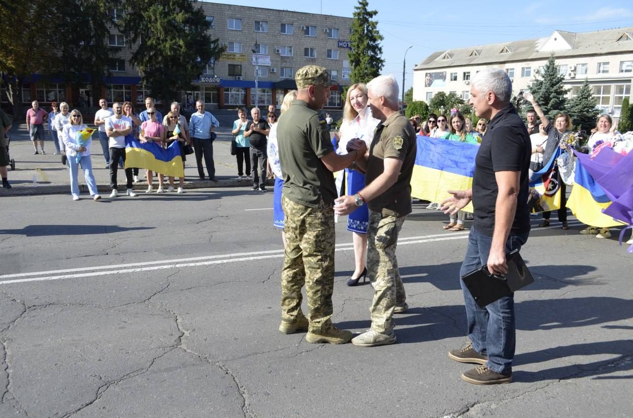 У Звенигородці урочисто зустріли військового, який повернувся з російської неволі
