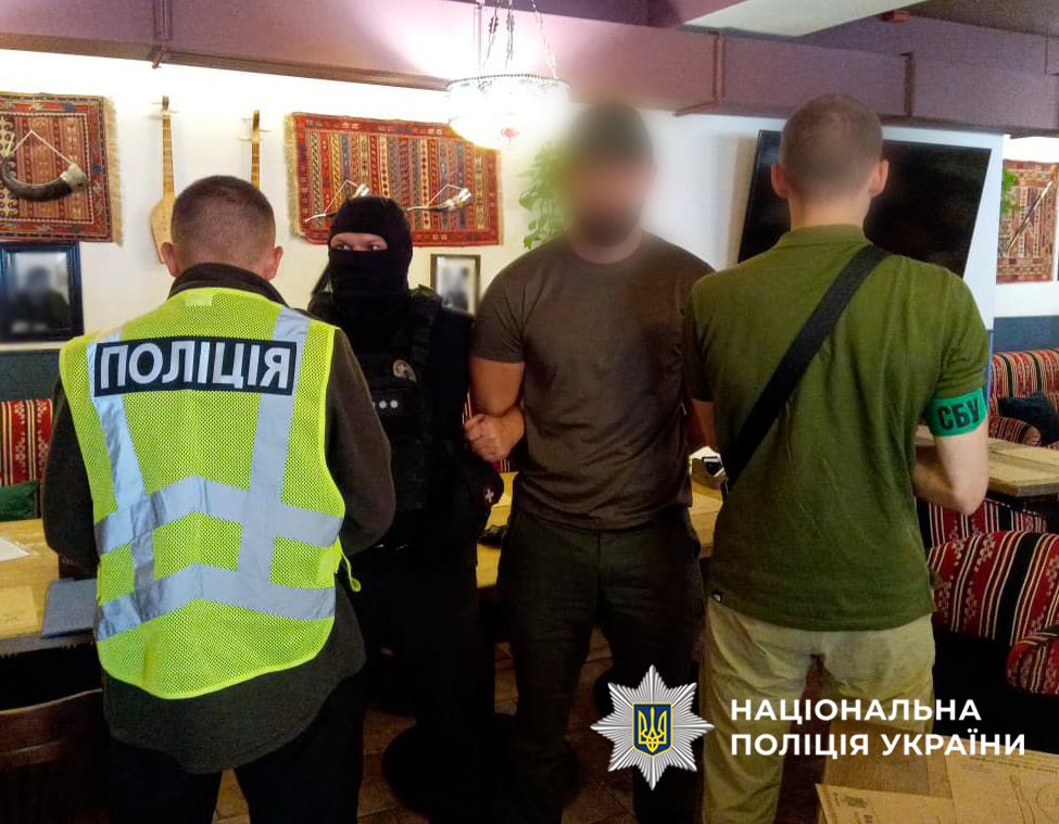 У Києві затримали організатора незаконного виїзду призовників до країн ЄС - фото 3